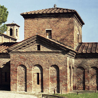 Ранняя архитектура Равенны