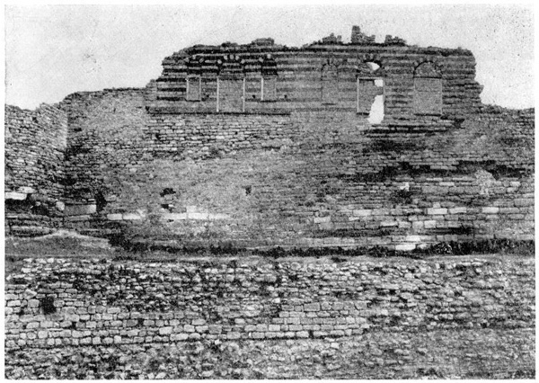 Дворцовый фасад, надстроенный над наружной стеной Константинополя около дворца Текфур-Серай