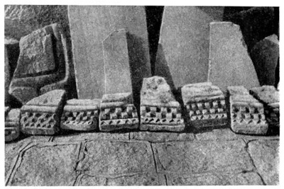 Плиска. Фрагменты каменных карнизов