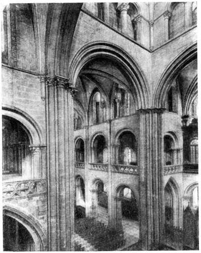 Кан. Монастырская церковь Сент Этьенн