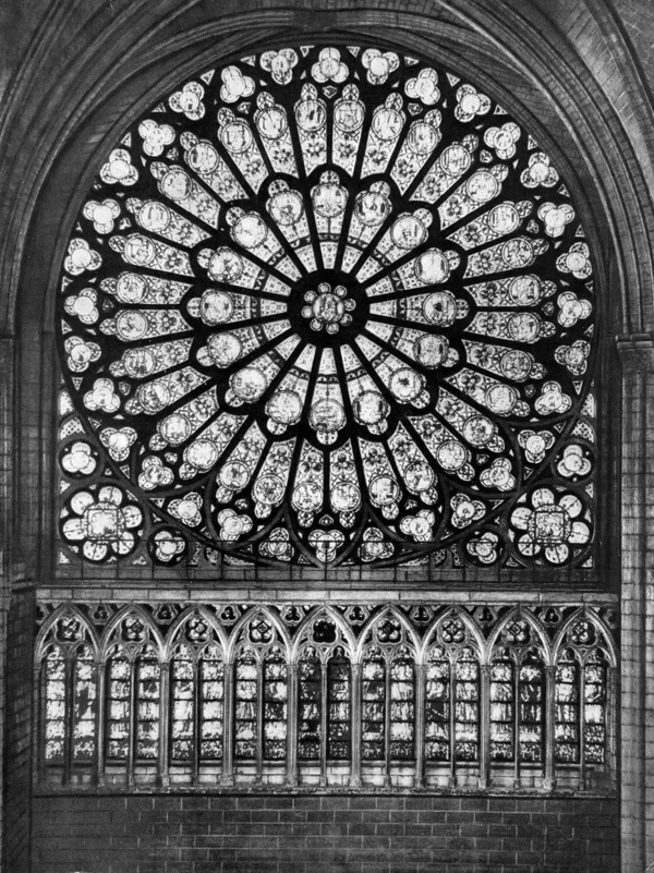 Париж. Собор Парижской богоматери. Витраж южного фасада
