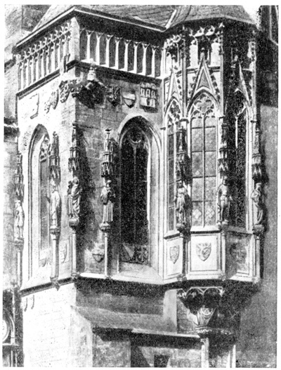 Прага. Старогородская ратуша. Эркер капеллы, XIV в.